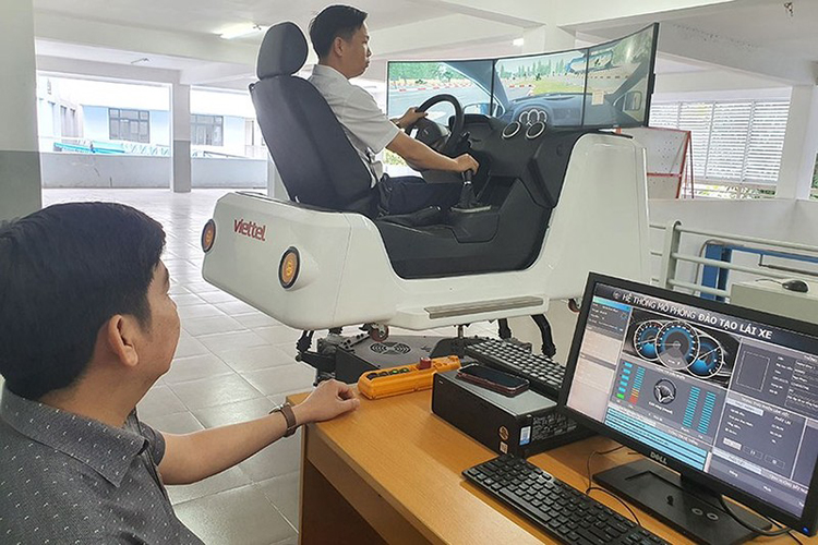 hoc_lai_xe_cabin_dien_tu